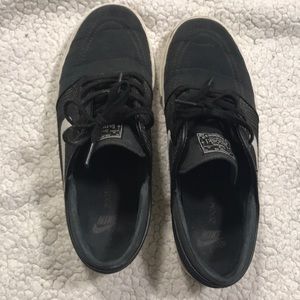SOLD!  8 black Stefan janoski zoomair Nike sb
